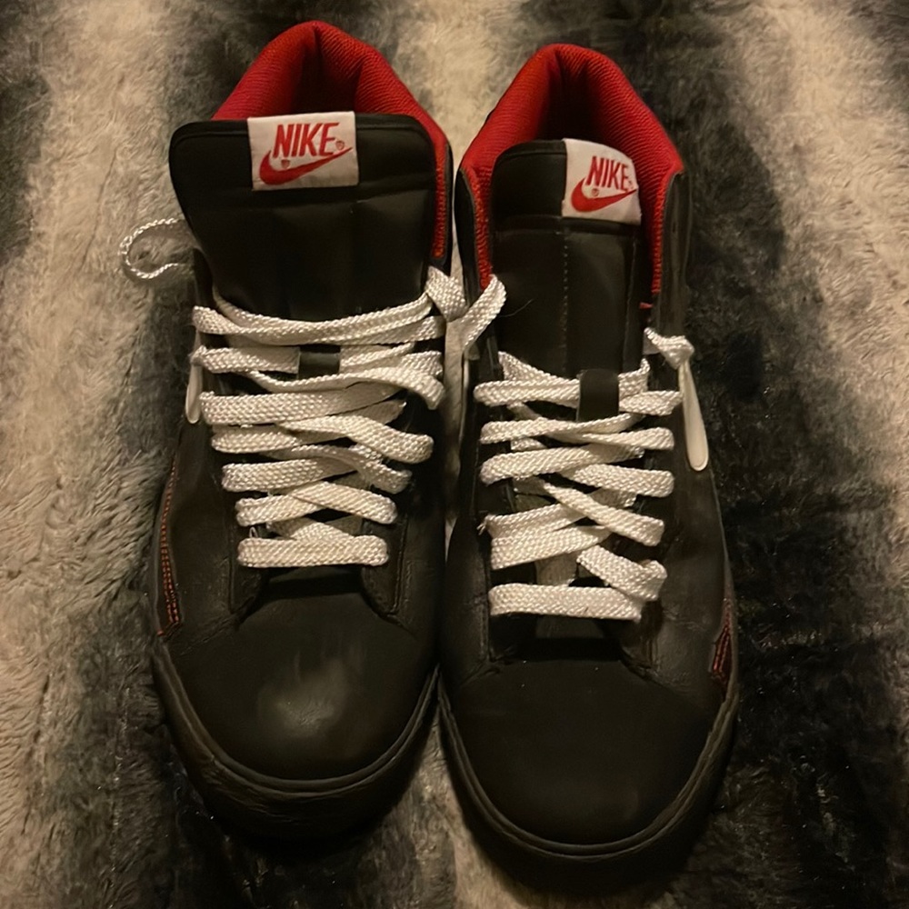 Men’s Nike Titulares - Black white and red - size 12